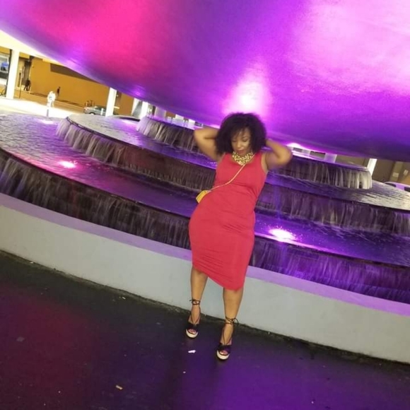 Meet your Posher, Courtney - Picture 2 of 3